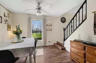 2555 College Hill Cir, Schaumburg, IL 60173 - Photo 5