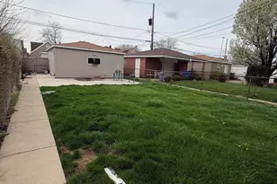 10032 S Calumet Ave, Chicago, IL 60628 - Photo 17