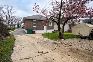 913 Oakland Ave, Joliet, IL 60435 - Photo 13