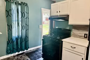 318 E 5th St, Spring Valley, IL 61362 - Photo 9