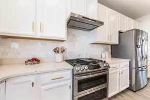 776 Rockwell Ln, Des Plaines, IL 60016 - Photo 11