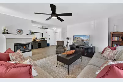129 S Curtis Street #1121, Lake Geneva, WI 53147 - Photo 3