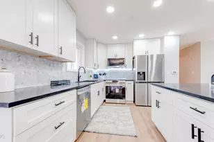 2712 Mohawk Ave, Woodridge, IL 60517 - Photo 5