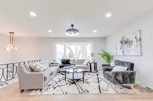 2712 Mohawk Ave, Woodridge, IL 60517 - Photo 3