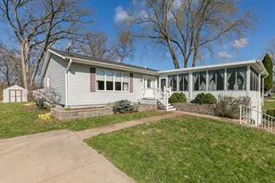 3215 53rd St, Moline, IL 61265 - Photo 3