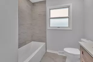730 Castlewood Ln, Deerfield, IL 60015 - Photo 13