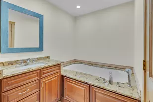 730 Castlewood Ln, Deerfield, IL 60015 - Photo 11