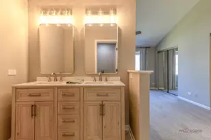 263 Camel Bend Ct, Schaumburg, IL 60194 - Photo 17