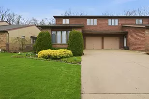 312 Brookdale Dr, Bloomingdale, IL 60108 - Photo 1