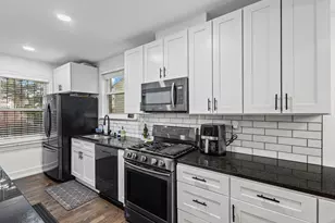 5226 W Eddy St, Chicago, IL 60641 - Photo 15