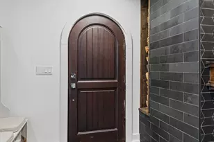 5226 W Eddy St, Chicago, IL 60641 - Photo 11