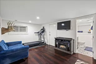 5226 W Eddy St, Chicago, IL 60641 - Photo 31