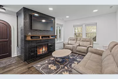 5226 W Eddy Street, Chicago, IL 60641 - Photo 7