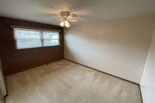 900 Georgean Ln, Schaumburg, IL 60193 - Photo 13