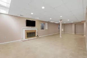 681 Castlerea Ln, Des Plaines, IL 60016 - Photo 41