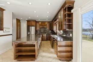 681 Castlerea Ln, Des Plaines, IL 60016 - Photo 21