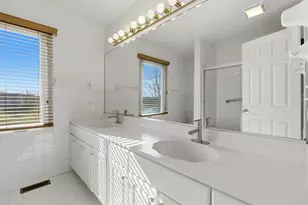 681 Castlerea Ln, Des Plaines, IL 60016 - Photo 43