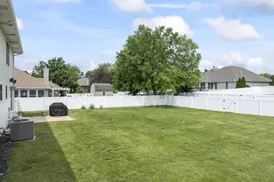 925 Magnolia Dr, Bourbonnais, IL 60914 - Photo 37