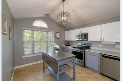 [Address not provided], Warrenville, IL 60555 - Photo 7