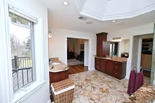 175 Lagoon Dr, Northfield, IL 60093 - Photo 29