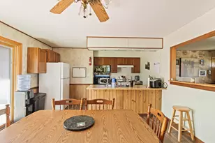 812 W 3rd St, Gilman, IL 60938 - Photo 5