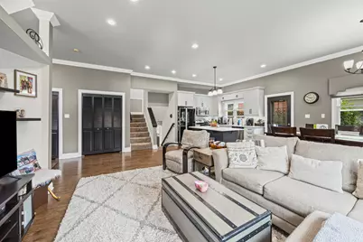 130 S Elm Tree Lane, Elmhurst, IL 60126 - Photo 5