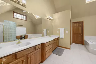 6709 Oakwood Manor Dr, Crystal Lake, IL 60012 - Photo 21