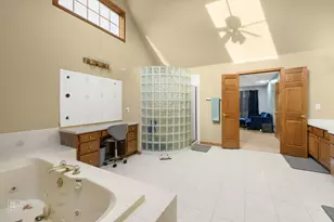 6709 Oakwood Manor Dr, Crystal Lake, IL 60012 - Photo 23
