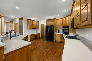 6709 Oakwood Manor Dr, Crystal Lake, IL 60012 - Photo 11