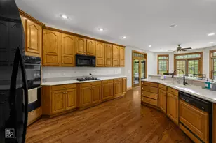 6709 Oakwood Manor Dr, Crystal Lake, IL 60012 - Photo 13