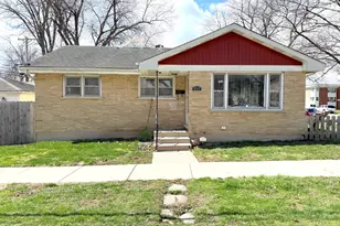 617 McKinley Ave, Mundelein, IL 60060 - Photo 1