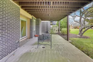 211 Briarwood Pass, Oak Brook, IL 60523 - Photo 35