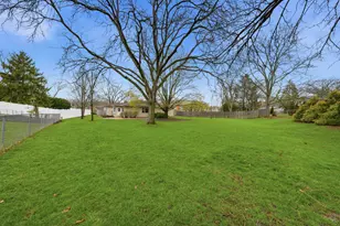 2011 Brentwood Ln E, Wheaton, IL 60189 - Photo 23