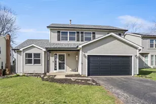 946 Pin Oak Cir, Cary, IL 60013 - Photo 1