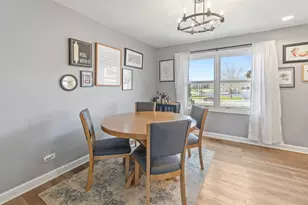 946 Pin Oak Cir, Cary, IL 60013 - Photo 9