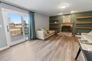 946 Pin Oak Cir, Cary, IL 60013 - Photo 11