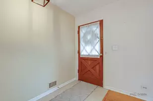 1407 N Douglas Ave, Arlington Heights, IL 60004 - Photo 3