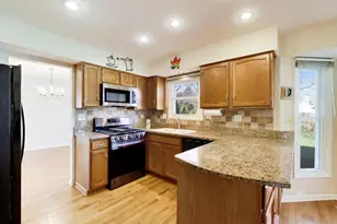 1422 Madison Rd, Buffalo Grove, IL 60089 - Photo 5