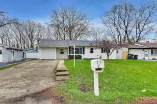 239 Maplewood Dr, Antioch, IL 60002 - Photo 3