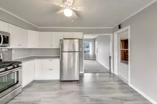 239 Maplewood Dr, Antioch, IL 60002 - Photo 9