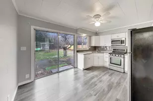 239 Maplewood Dr, Antioch, IL 60002 - Photo 7