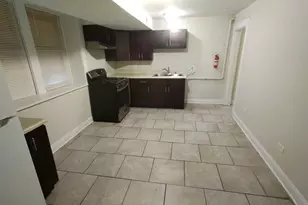 109 N Center St, Joliet, IL 60435 - Photo 5