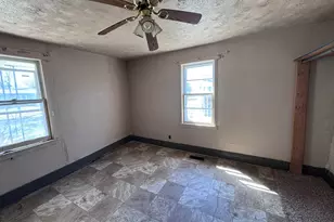 712 Rhodes St, Centralia, IL 62801 - Photo 3