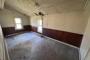 712 Rhodes St, Centralia, IL 62801 - Photo 9