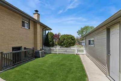 801 E Greenwood Drive, Mount Prospect, IL 60056 - Photo 19
