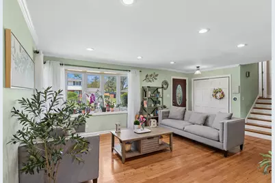 801 E Greenwood Drive, Mount Prospect, IL 60056 - Photo 5