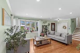 801 E Greenwood Dr, Mount Prospect, IL 60056 - Photo 5