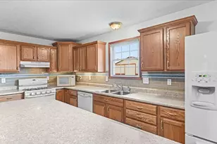 2136 N 34th Rd, Ottawa, IL 61350 - Photo 9