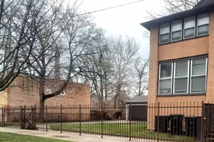 2665 E 77th St, Chicago, IL 60649 - Photo 3