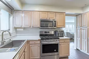 3890 Gregory Dr, Northbrook, IL 60062 - Photo 7